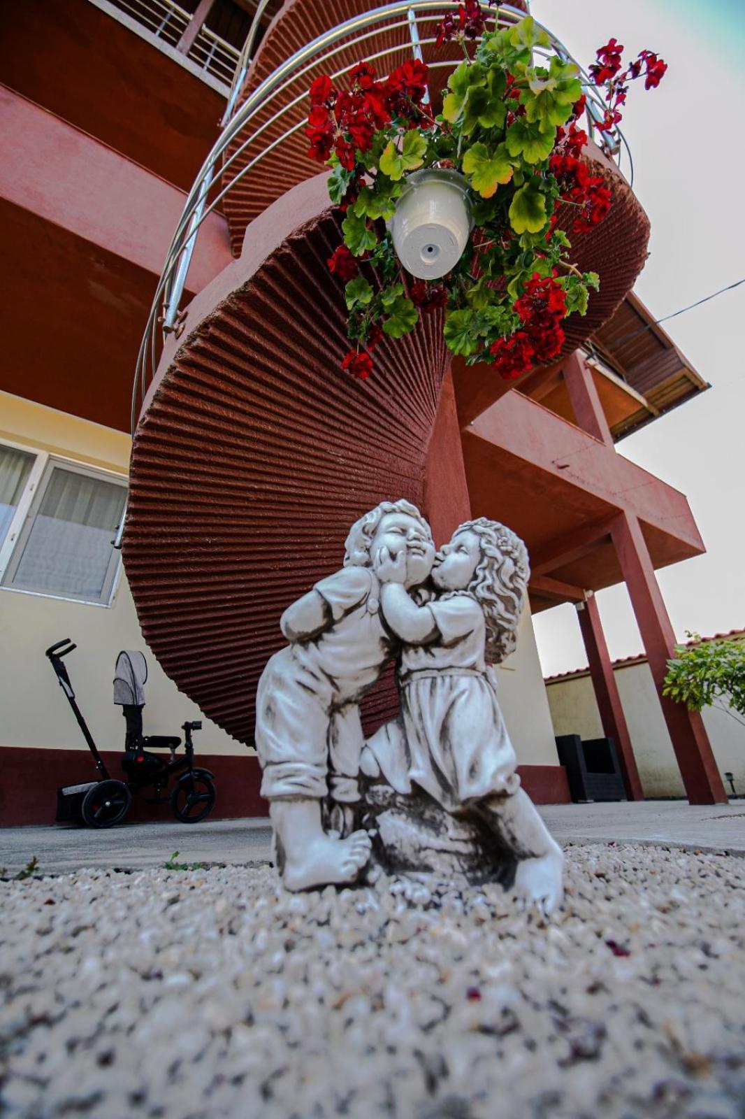 Hotel Casa Jessi Două Mai Zewnętrze zdjęcie